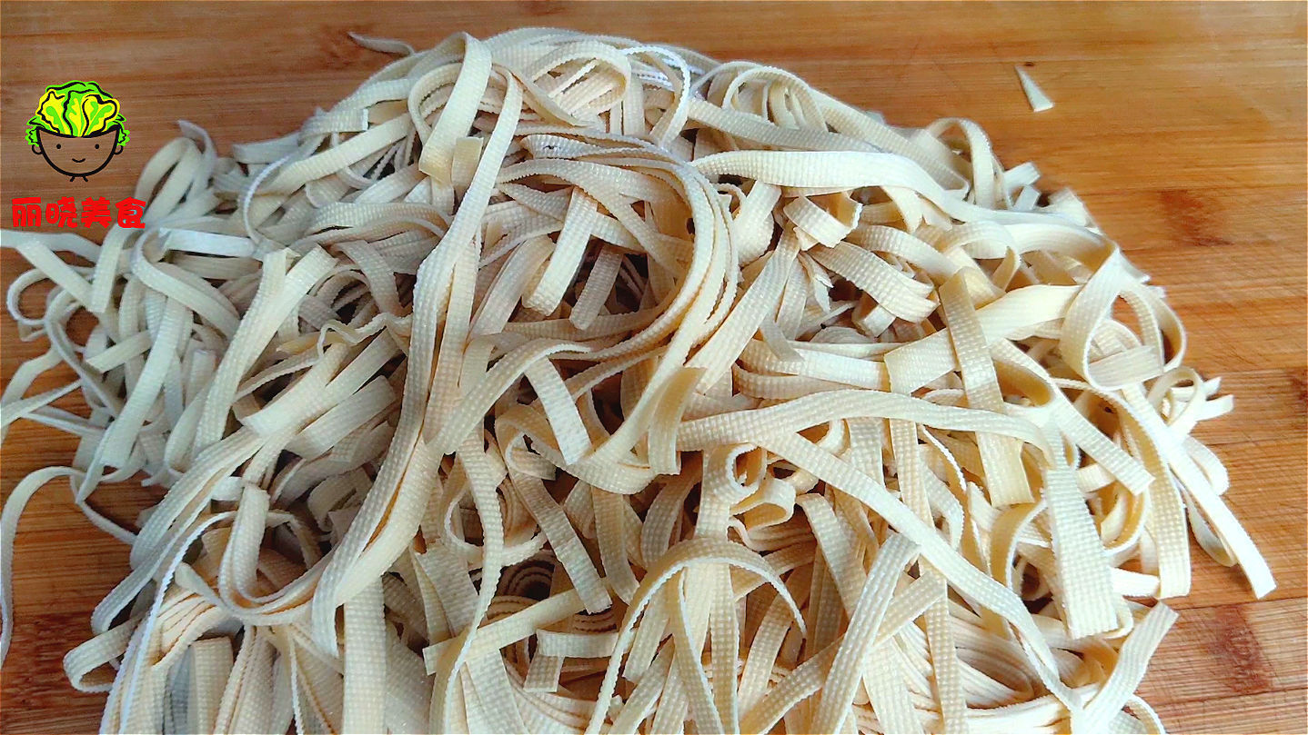 豆腐皮别炒菜了，教你好吃做法，我家一周吃5次，真的是太解馋了