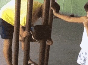 |搞笑GIF:说出来你可能不信 我今天被一个小女孩骗了