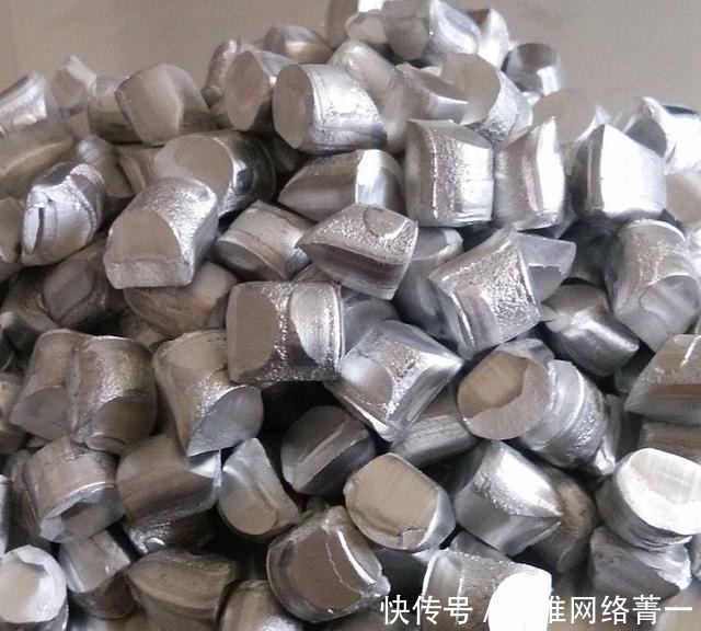 珠宝|铝竟然比金子贵?回收易拉罐做成的珠宝,颜色堪比彩虹