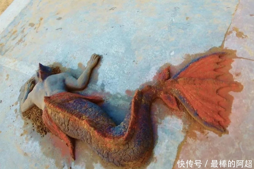 他创作出超写实的沙雕动物,一头用沙子堆成的公牛,引起轰动