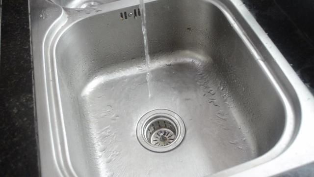 洗碗池里放一个塑料瓶，作用真厉害，我也是刚知道，尽快告诉家人