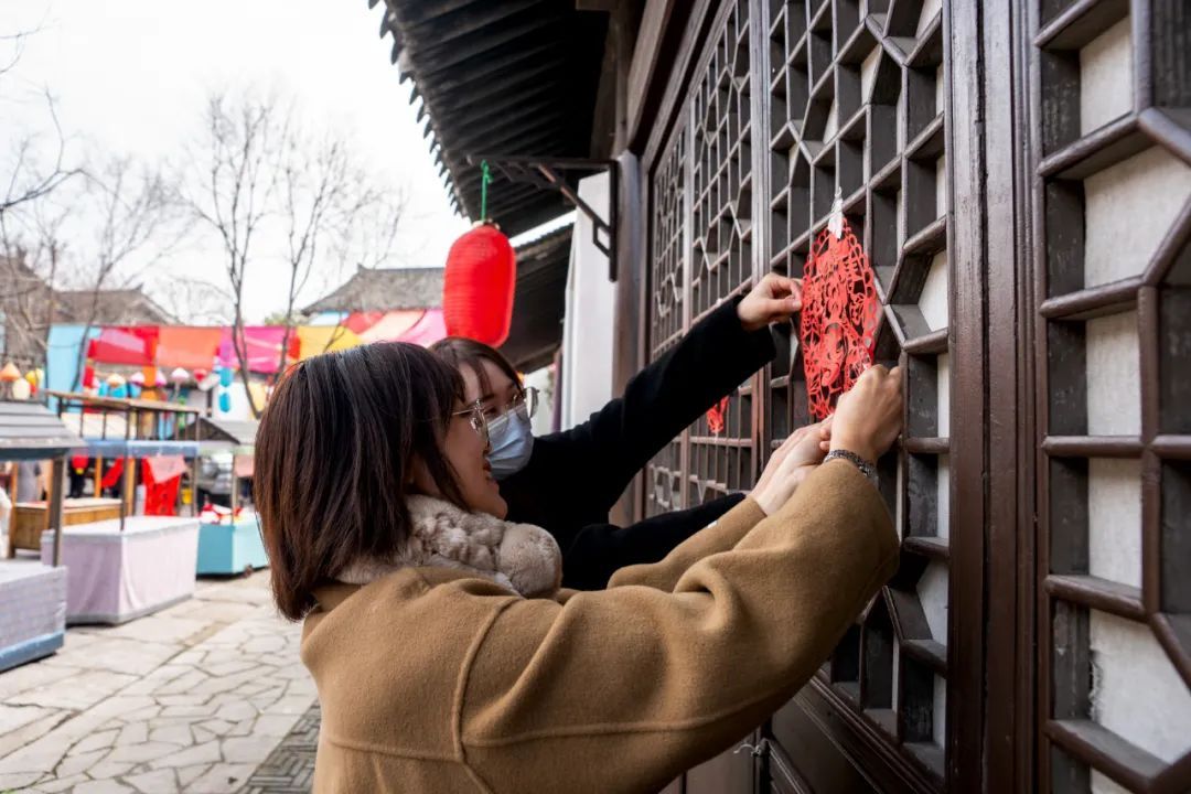 县文联|“送福进万家 浙里过大年” 县文联联合浙报集团宁波分社走进象山影视城书写“福”字，满满祝福！