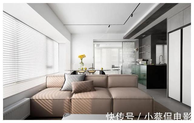 水泥|89㎡舒适两居,装修巧用「百叶窗+玻璃砖」,高级又通透!