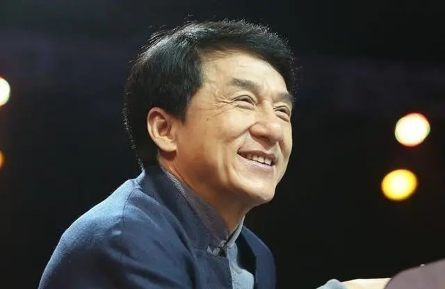 书法!武功巨星成龙书法颇具传统功力,被赞书法才子,也是应该的!