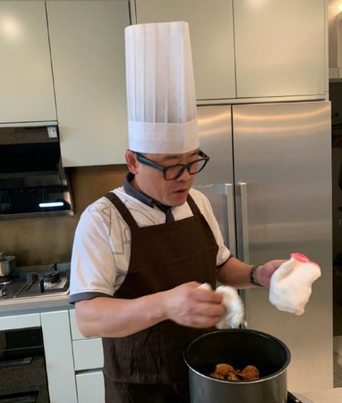 周立波|周立波晒出美国的豪宅，如今生活已经全盘西化了，每顿都会吃西餐