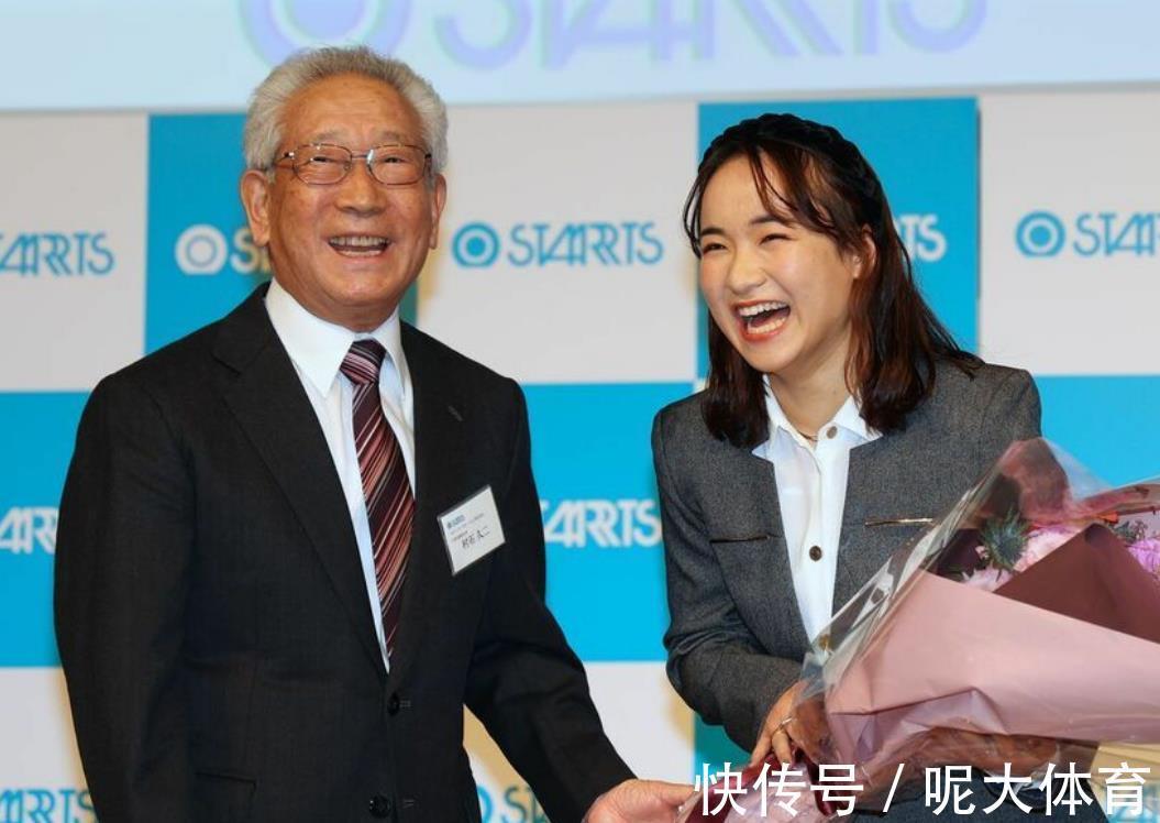 福原爱|伊藤美诚变了!穿20厘米高跟鞋,秒变1米7长腿,狂学中文+秀汉语