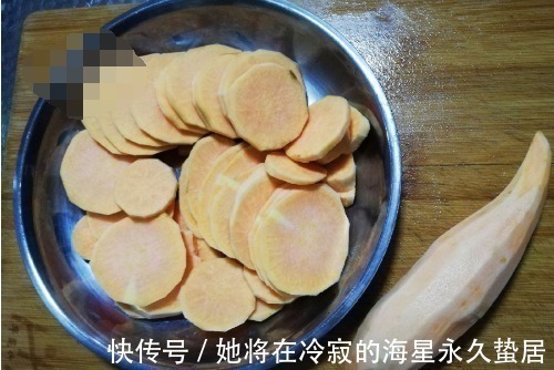面团|红薯独特做法,加一个鸡蛋,不用烤箱,女儿说比买的面包还好吃