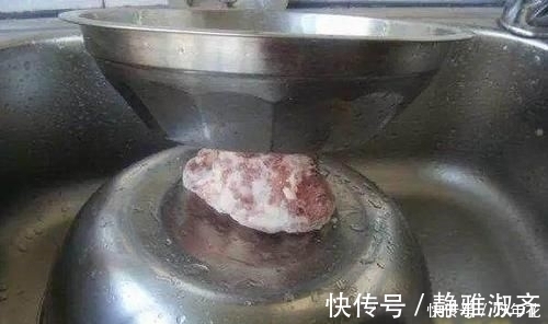 水龙头|解冻猪肉不要用水泡,大厨教我小窍门,2分钟解冻,肉还很鲜嫩