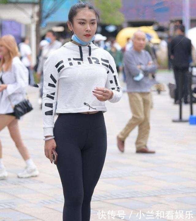 搭配 优雅多姿的打底裤美女,搭配风格要追求别具一格,身材火辣