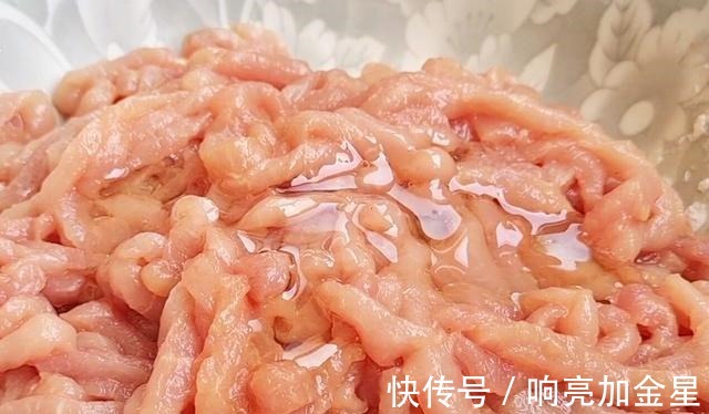 肉丝怎么炒才能“不塞牙”巧用4步3窍门,吃肉像吃豆腐一样嫩滑!