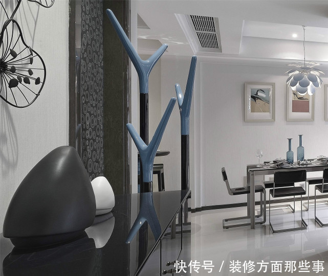 餐边柜|91平后现代风以黑白灰为色调,玄关处用矮柜做鞋柜也可储物