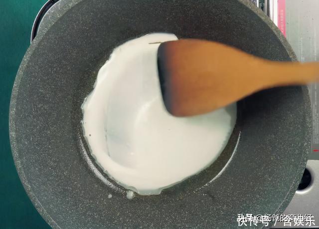在家教你用平底锅做鸡蛋煎饼,软嫩好吃,营养美味,孩子特喜欢