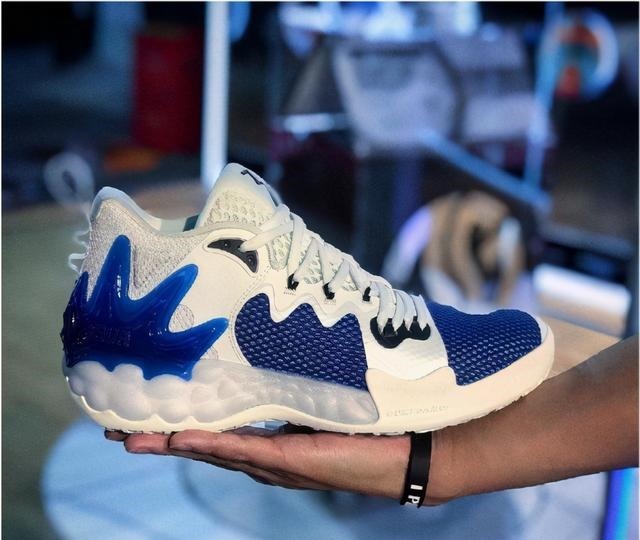 碳板跑鞋 新鞋谍照看个够!安踏又出新科技,匹克碳板跑鞋终于变帅了!