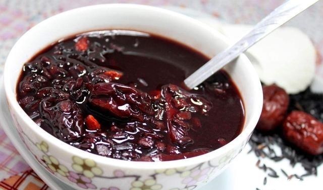 枸杞|入冬后,用它来代替豆浆牛奶,补气又养血,面如桃花不用涂胭脂!