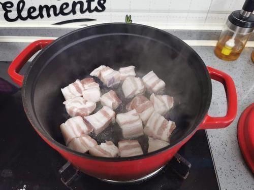 超市的猪肉很便宜,为什么市场的就很贵,卖菜的人才知道的内幕