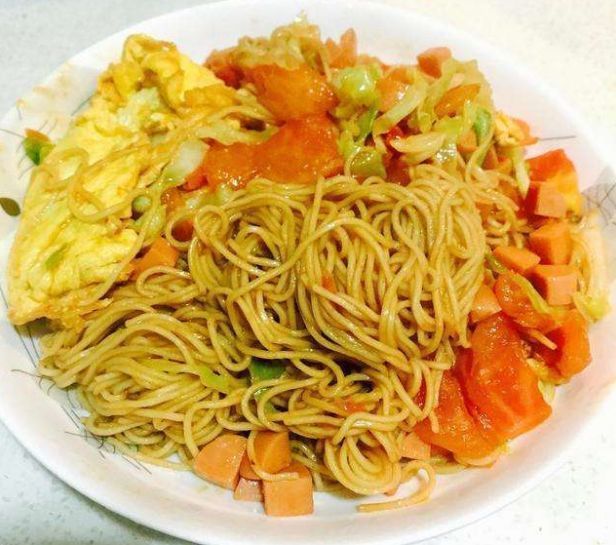 家常炒面时,面条煮熟过凉是错的这才是正确方法,面条根根分明