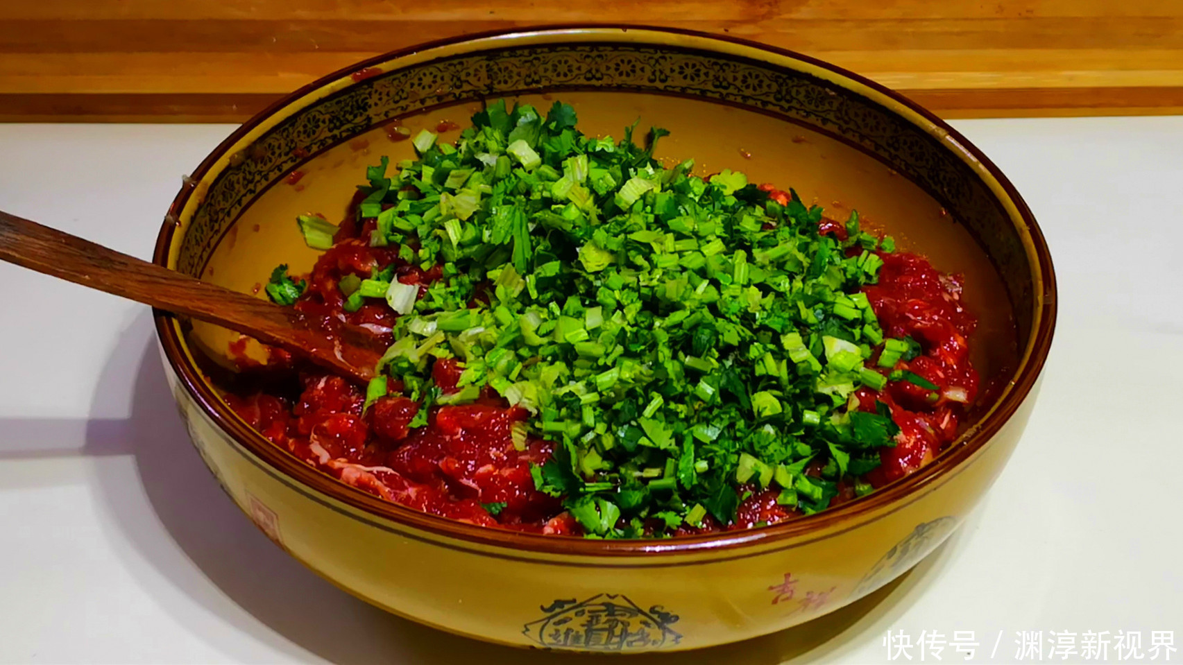  搅拌|大暑吃饺子，此馅最适宜，比猪肉牛肉都强，解馋不上火，太香了！