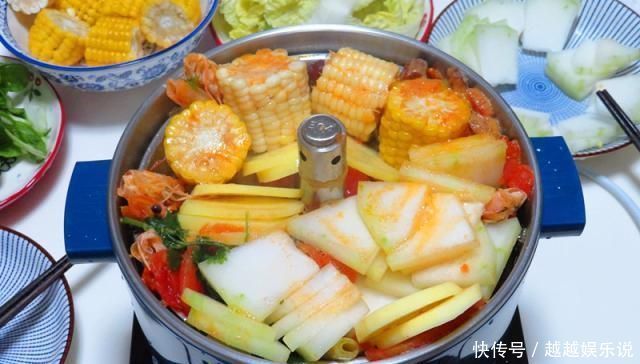 老公晚餐一人在家吃,煮一锅蔬菜香喷喷,我吃过饭还跟着吃了不少