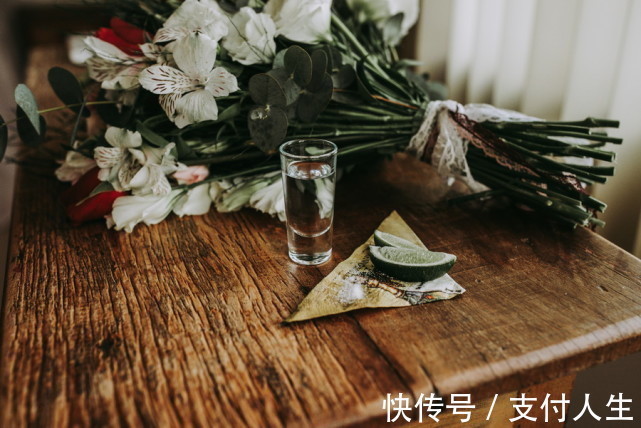 亲情|父母强行索要高额生活费,儿子破罐子破摔,辞职回家给父母养老