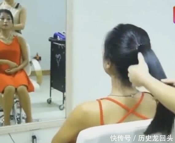 小姐姐去理发店,发型师手一抖剃了个光头,小姐姐哭着同意剃完