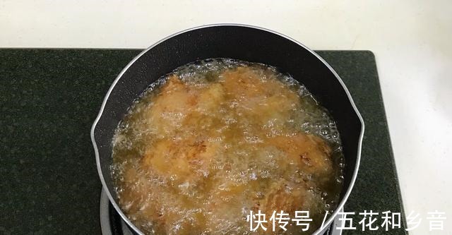 炸鸡|香到舔手指的蒜香炸鸡翅，制作简单，口感丰富！