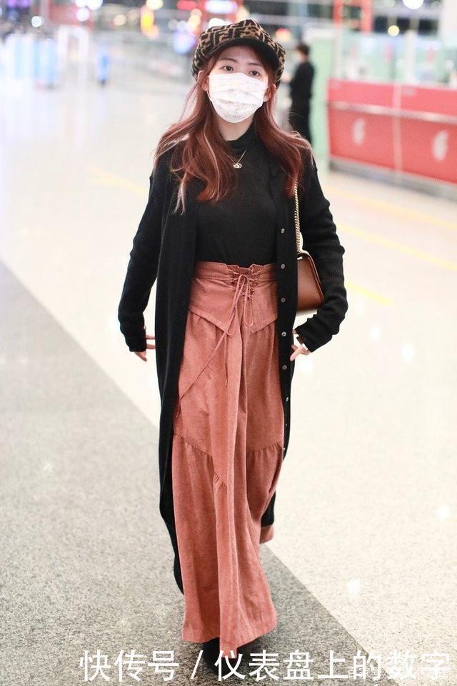 女人少穿西装吧，呆板还容易撞衫！现流行这5件外套，百搭显气质