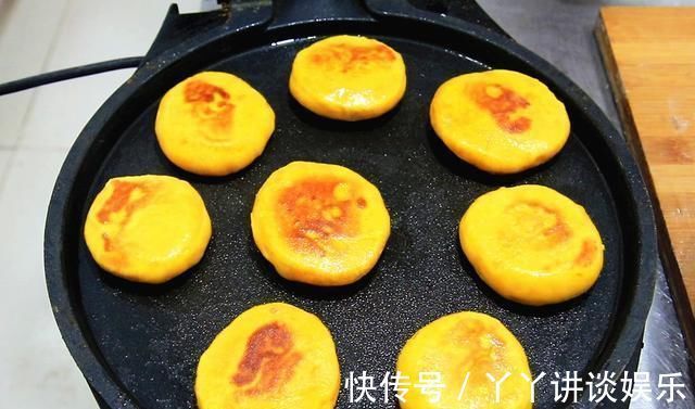 阿飞|南瓜里打2个鸡蛋，竟然这么好吃教你10分钟快速搞定全家早餐
