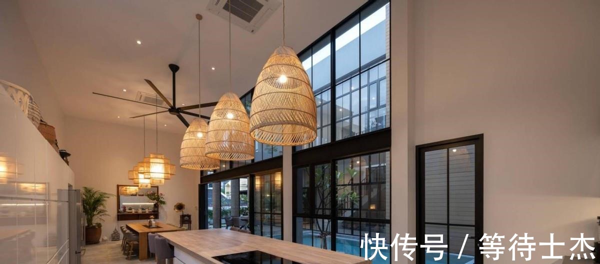 露台花园|满足了我对豪宅想象!下有庭院泳池,上有露台花园,在家照样度假