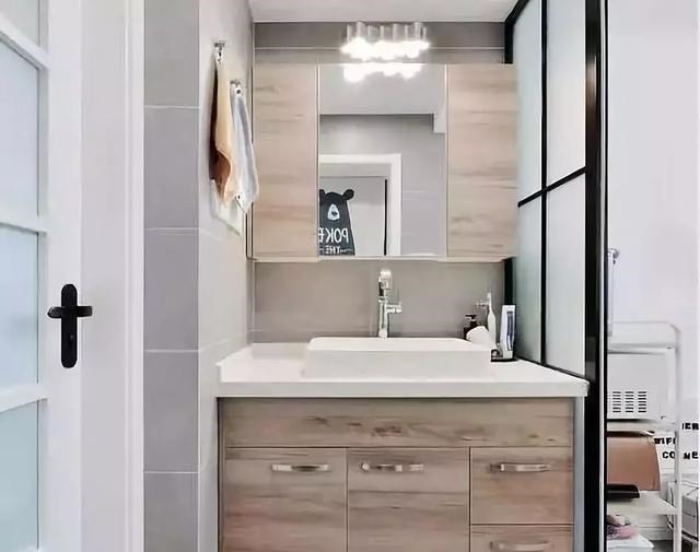 卫生间|卫生间太小，做不了干湿分离聪明人都把洗手台外移，更实用