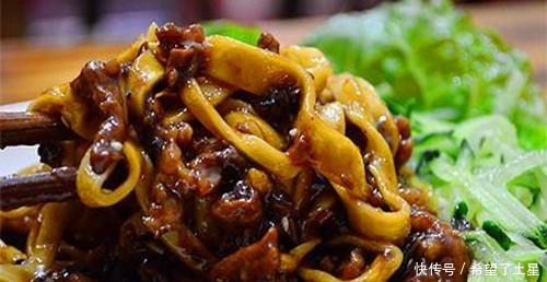 家常版香菇炸酱面的正宗做法,酱香浓郁咸香味美,吃一次忘不了!