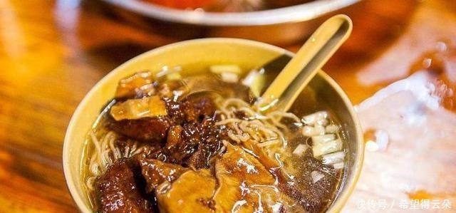 在广东吃饭,面对各种美味佳肴,当地人来告诉你想吃什么先吃