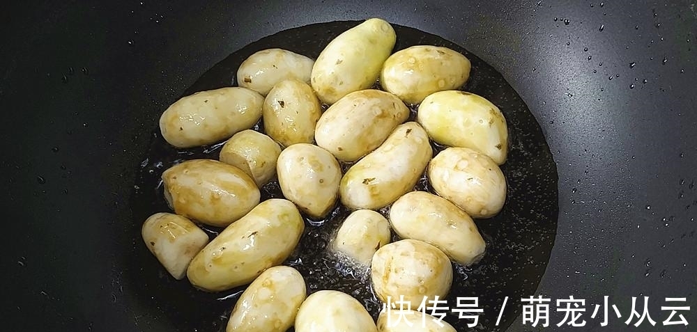 教你做非常简单的砂锅焖草鱼,不用煎也不用油炸,好吃特下饭