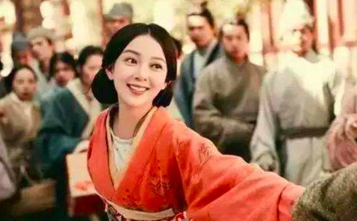 如花似玉|七个如花似玉的女儿都嫁给汉献帝，曹操如此操作真的控制了皇帝？