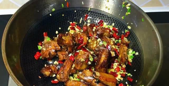 孜然|孜然排骨怎么做教你一种家常做法,嚼起來帶勁,吃着停不下来