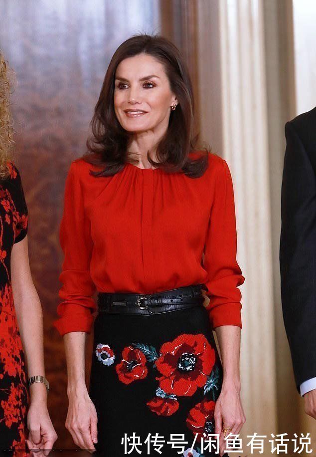 气质 西班牙王后的裙子穿搭真显气质,50岁妈妈学她这样穿,惊艳了时光