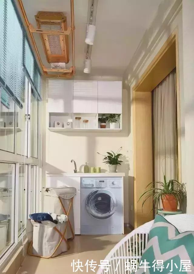 邻居|邻居见我家阳台装一吊柜，嘴上说难看，回家就叫师傅做了！