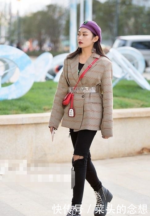 不同年轻段的女人穿衣也不同，有人爱性感打扮，有人爱减龄打扮！