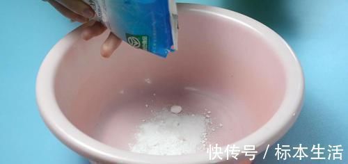 抹布又脏又油难清洗，水里加点它泡一泡，也能变得干干净净，真实用