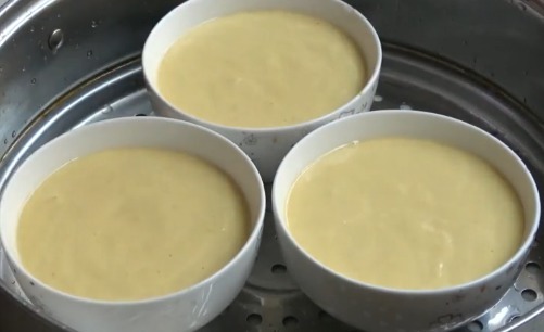 玉米面里加1袋牛奶,手不粘面,简单一做,比蛋糕面包还好吃