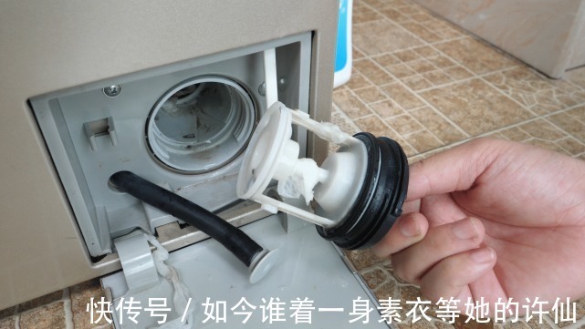 洗衣机的这3个隐藏位置，一定要定期清洗，不然衣服会越洗越脏