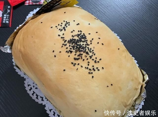 服务员|点了一份网红鸡,餐馆服务员切出个“大铁蛋”,想退都退不掉