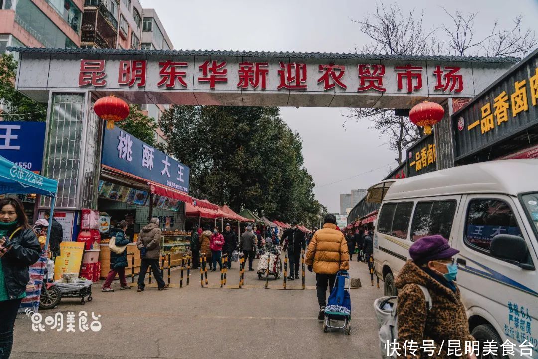 昆明日卖一头猪的米线店，藏在农贸市场里，某桑拿老总蒙着脸去吃