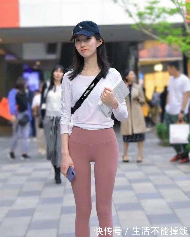 打底裤 穿上华丽优雅女神范的打底裤装扮，显得腰细腿长，简约时髦！