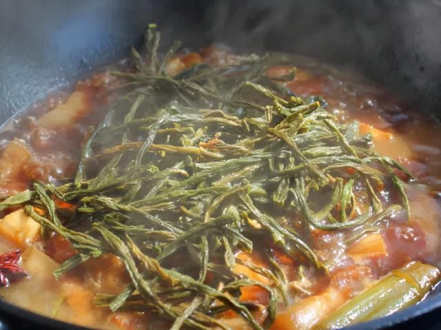 12月遇到这菜多买点，晒一晒冬天吃，补钙质，强身体