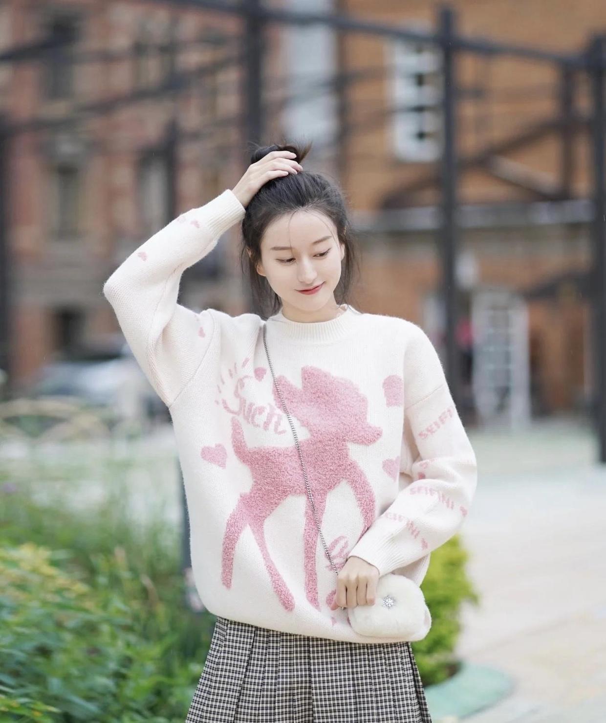 小姐姐 冬天降温了毛衣怎么穿？这几个搭配方法，让你秒变温柔小女人！