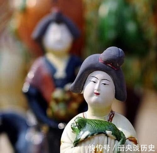 唐代|“唐三彩”只有三种色吗?