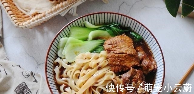 好吃|早餐,我家迷上了这碗面,一荤一素好吃营养,孩子长个吃最好