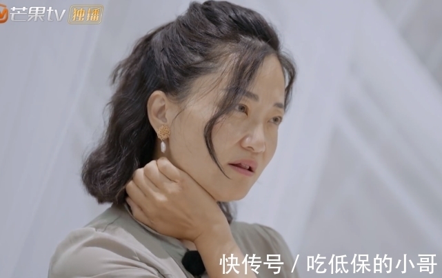 44岁女星自称是校花,在家全职10年没戏拍,离婚后租房一个人带娃