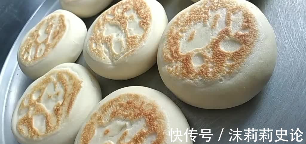 面点师傅手把手教大家做肉夹饼，饼香肉烂喷香诱人，既解馋又管饱