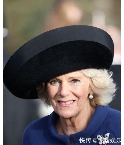 戴安娜王妃 戴对胸针的卡米拉好美,一枚简约的祖母绿胸针,映衬的她优雅大气